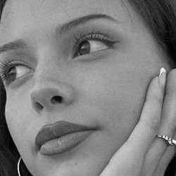 Nina Chuba - Unsicher